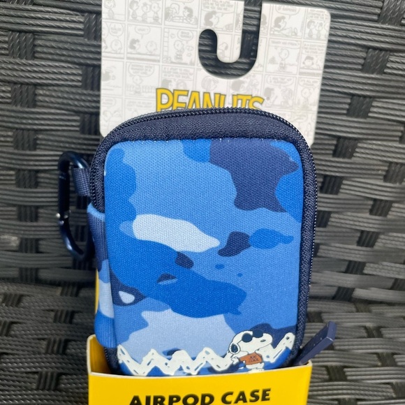 PEANUTS Airpod Case,Peanuts Camouflage AirPod Case,snoopy AirPod case. - Picture 9 of 11
